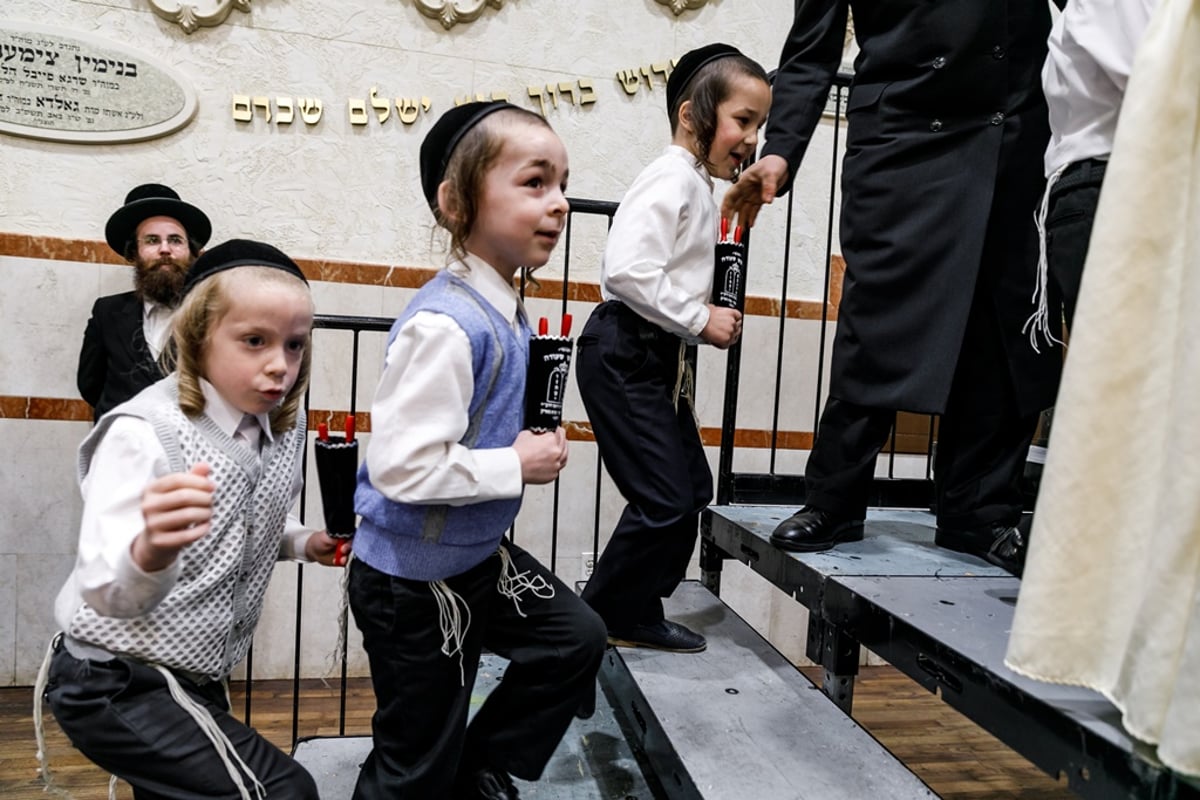 חומש סעודה לילדי סאטמר בבורו פארק. צפו