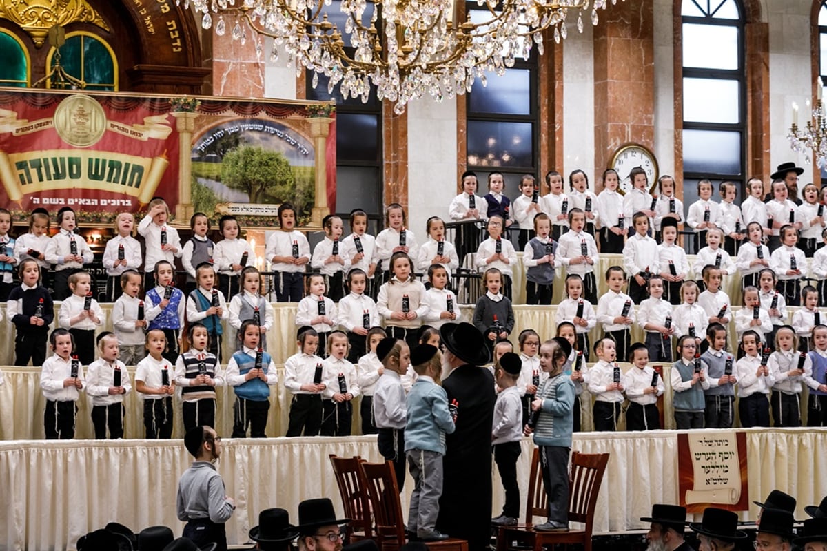 חומש סעודה לילדי סאטמר בבורו פארק. צפו