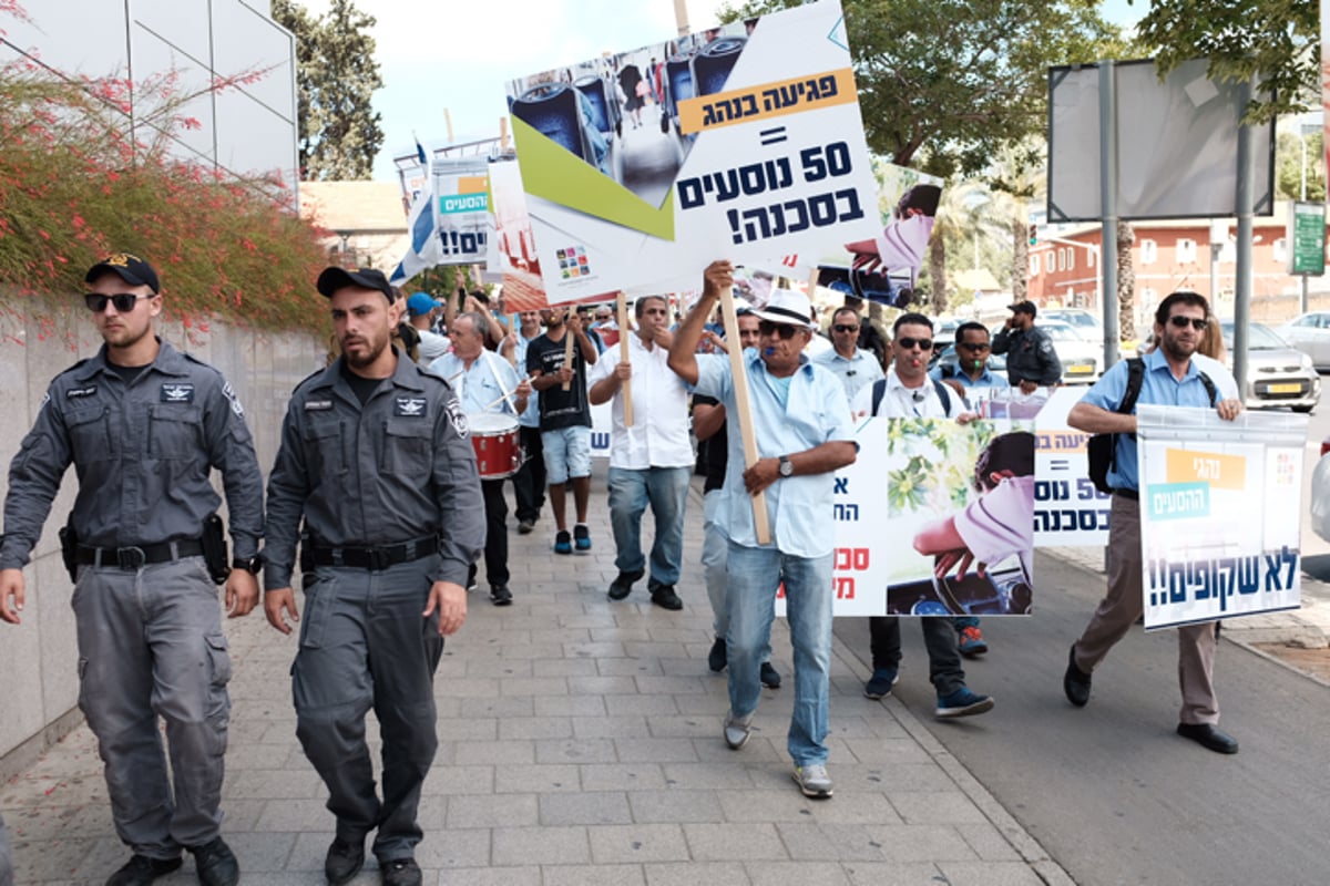 נהגי האוטובוסים הפגינו על האלימות נגדם