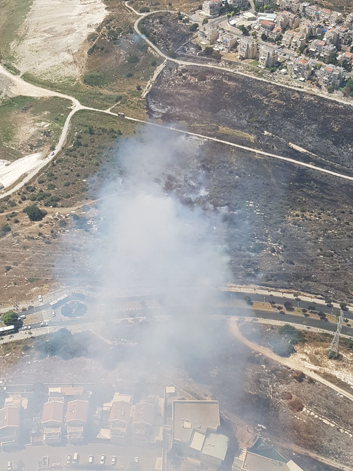 "הסתגרו בבתים": שריפה גדולה השתוללה סמוך לרמת בית שמש