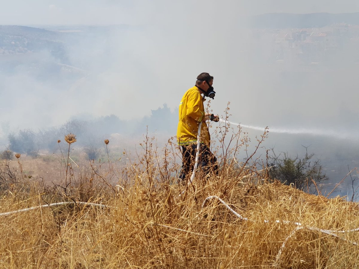 "הסתגרו בבתים": שריפה גדולה השתוללה סמוך לרמת בית שמש