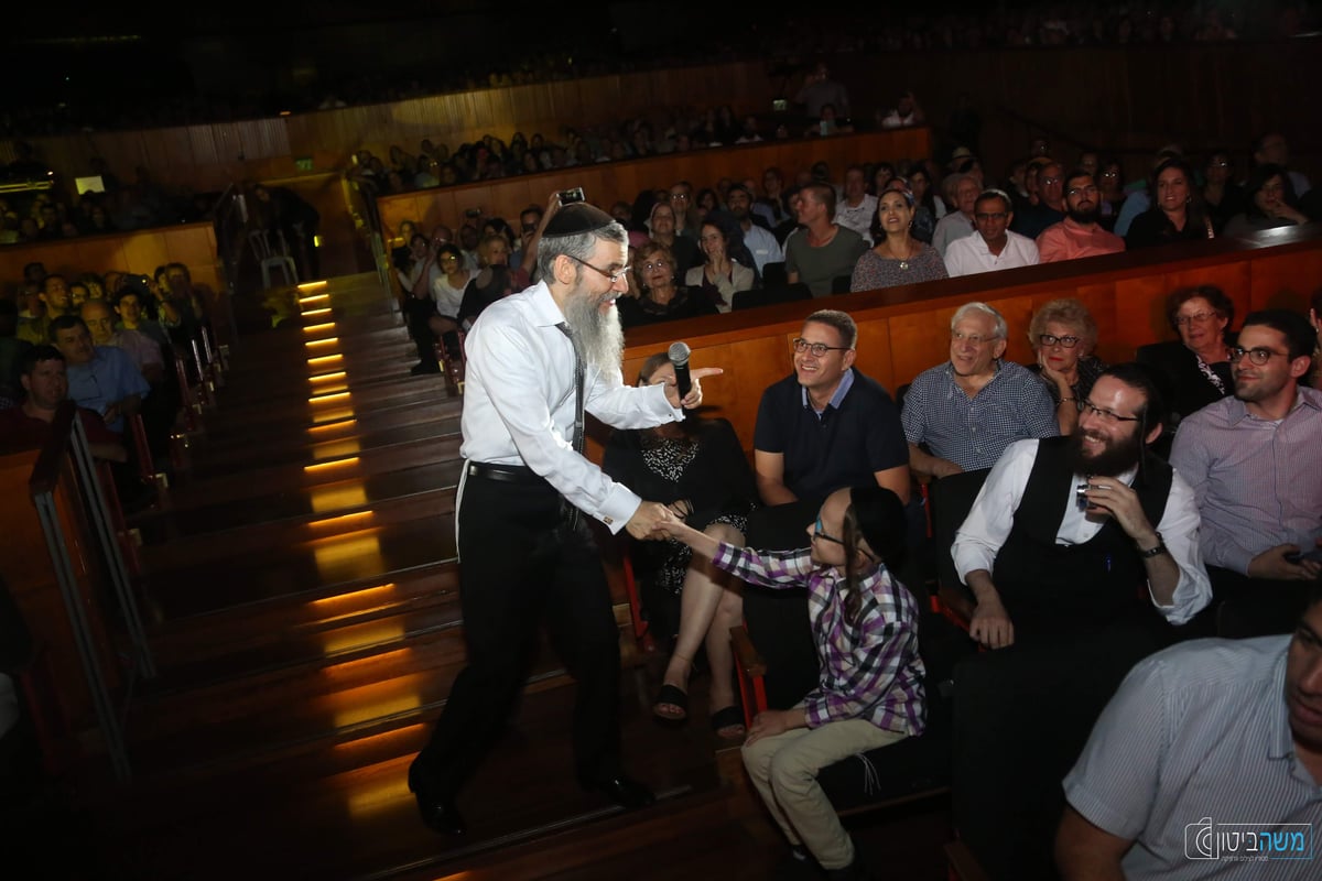 אברהם פריד ריגש את היכל התרבות  • גלריה