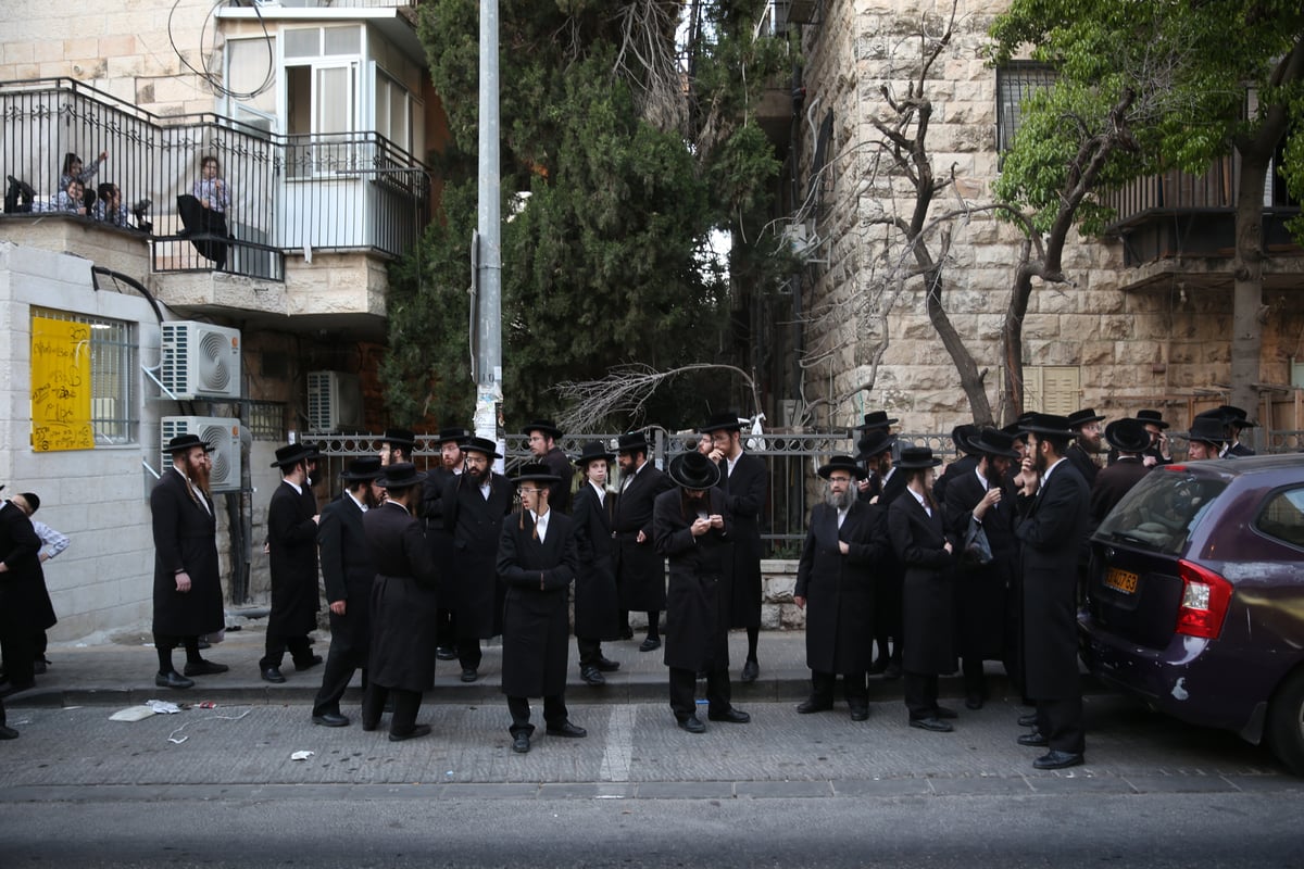 בושה: הקיצונים ביזו את הגר"ב סולובייצ'יק