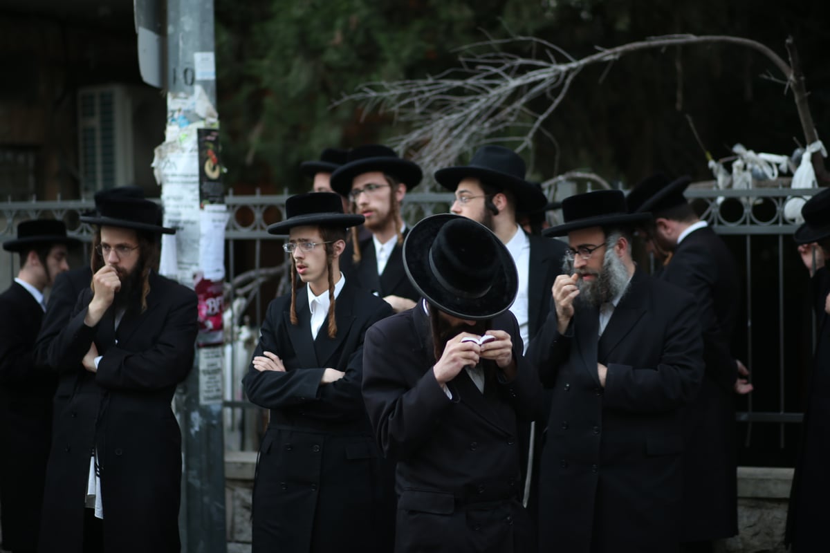 בושה: הקיצונים ביזו את הגר"ב סולובייצ'יק