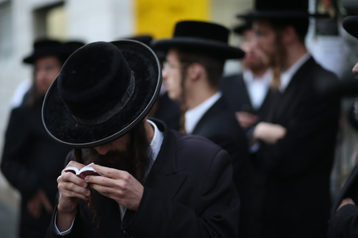 בושה: הקיצונים ביזו את הגר"ב סולובייצ'יק