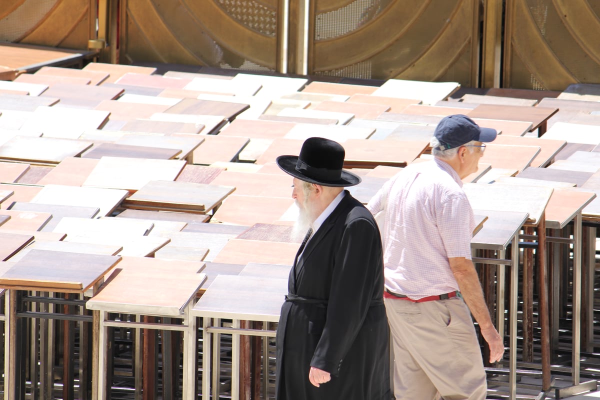 לפני הר הזיתים: האדמו"ר מגור התפלל בכותל המערבי