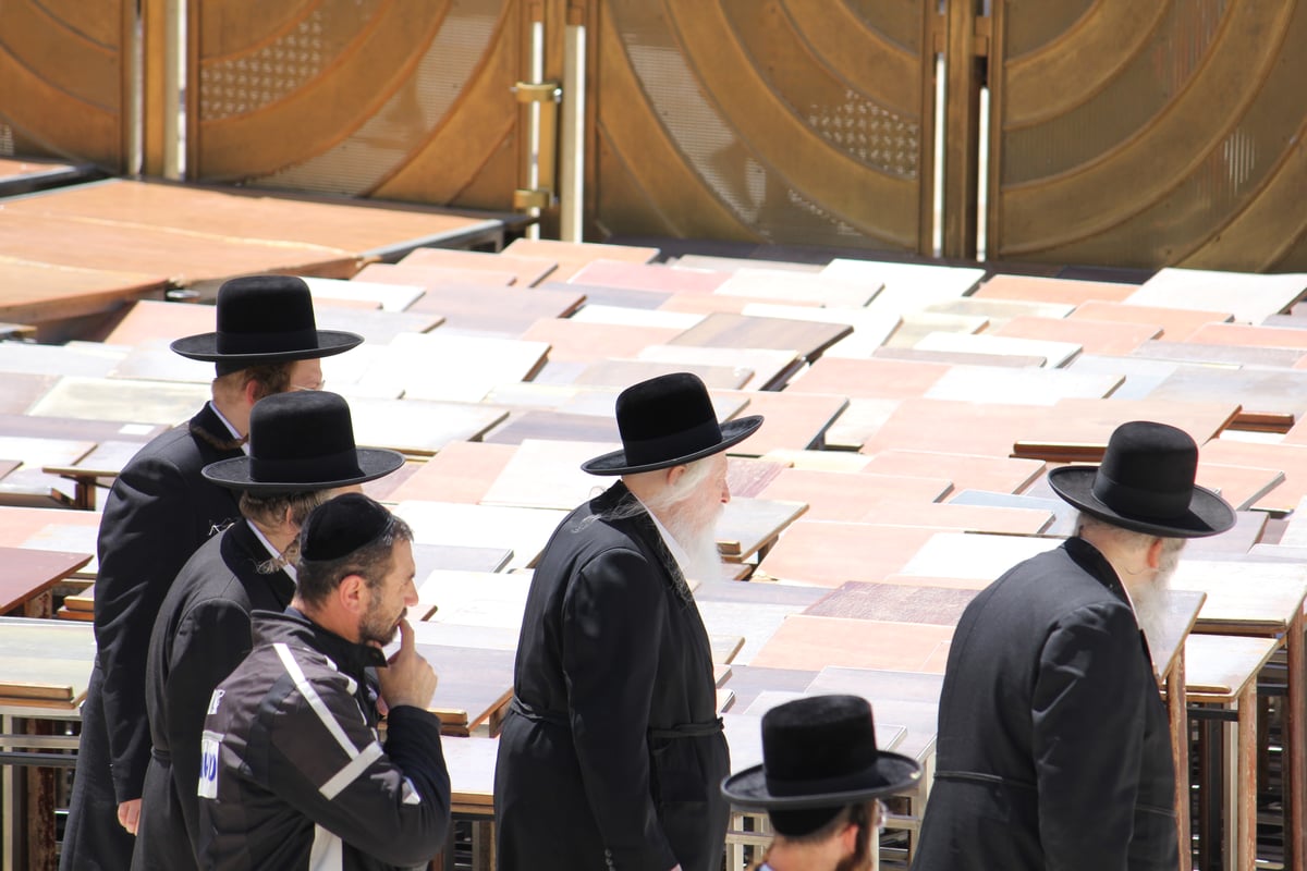 לפני הר הזיתים: האדמו"ר מגור התפלל בכותל המערבי