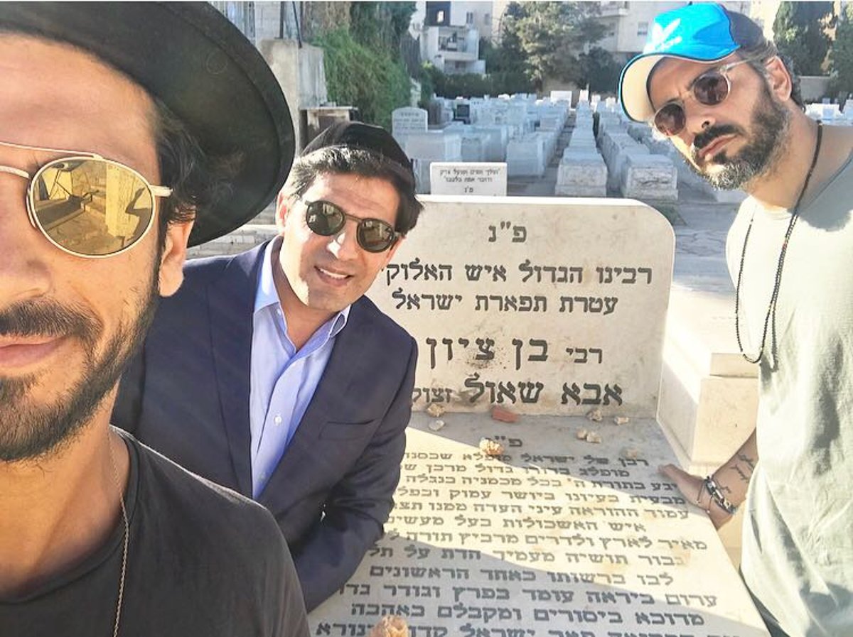 תיעוד: הסלבס מתפללים בציון מרן הגר"ע יוסף  זצוק"ל