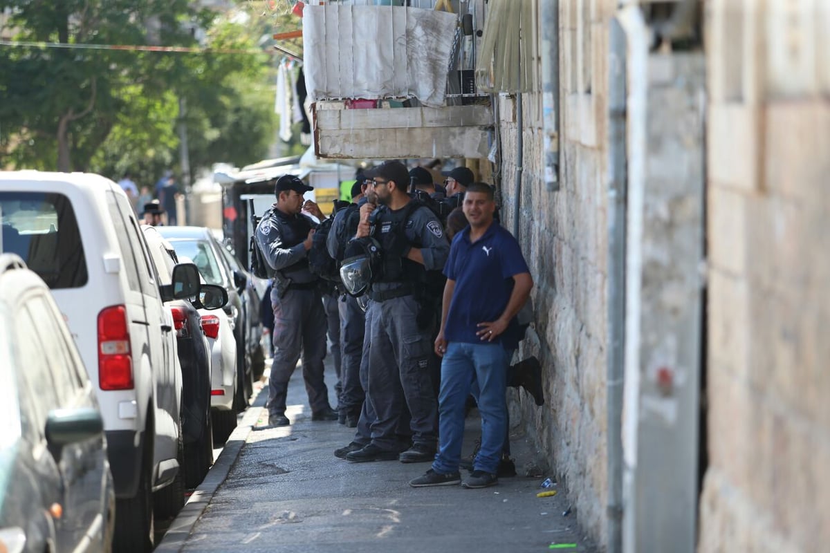 התקבלו באיפוק: פקחי המס פשטו על חנויות מאה שערים