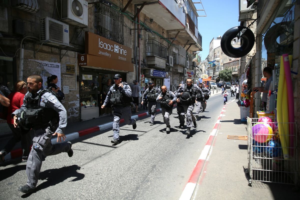 התקבלו באיפוק: פקחי המס פשטו על חנויות מאה שערים