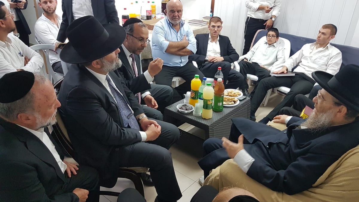 אריה דרעי ניחם את הגר"י ברדא ממנהיגי 'יחד'