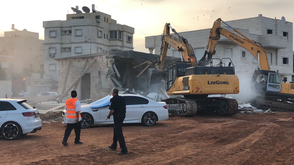 כך הרסה המשטרה מבנים בג'לג'וליה • צפו