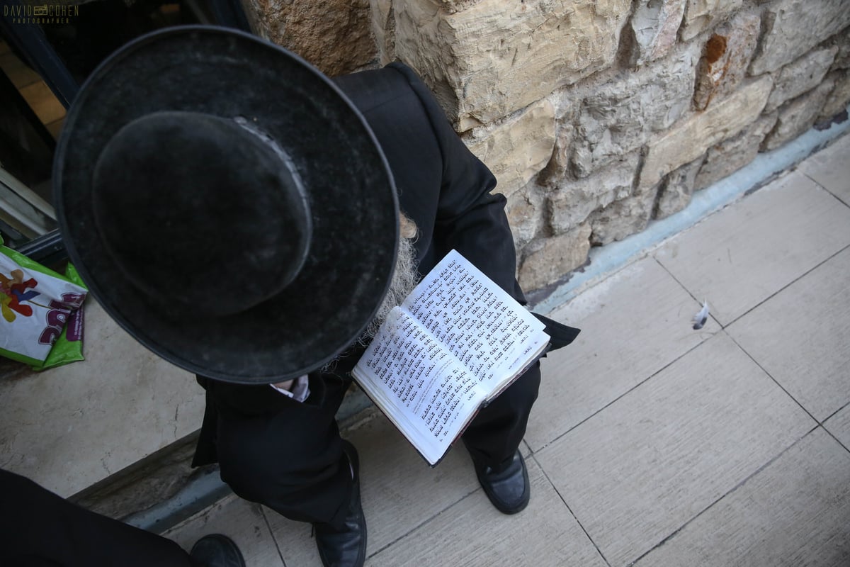 בציון הרשב"י: עצרת תפילה לביטול חוק הגיוס • צפו