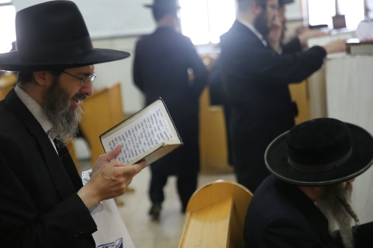 אנשי 'הישוב הישן' בסליחות נגד חוק הגיוס