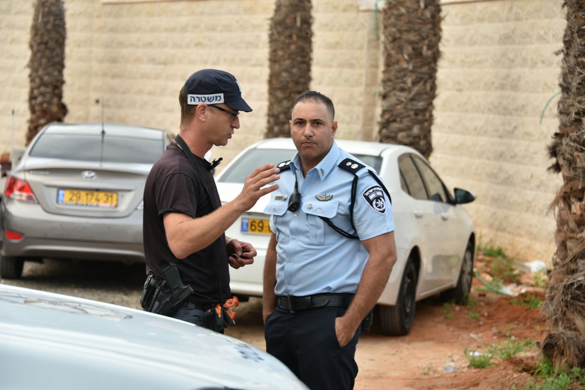 עשרות שוטרים פשטו על אום אל פחם • צפו