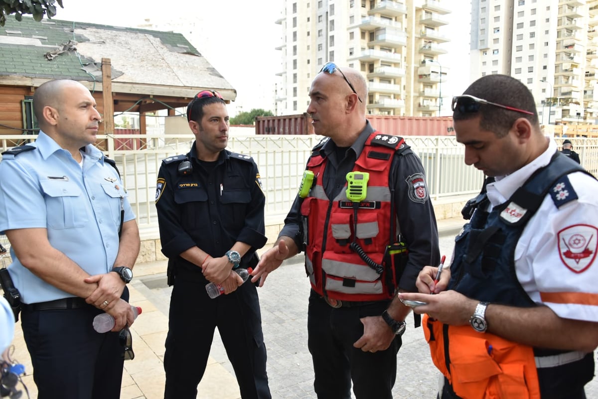 רקטה "פגעה" בדירה בקומה 18 בפתח תקווה • צפו