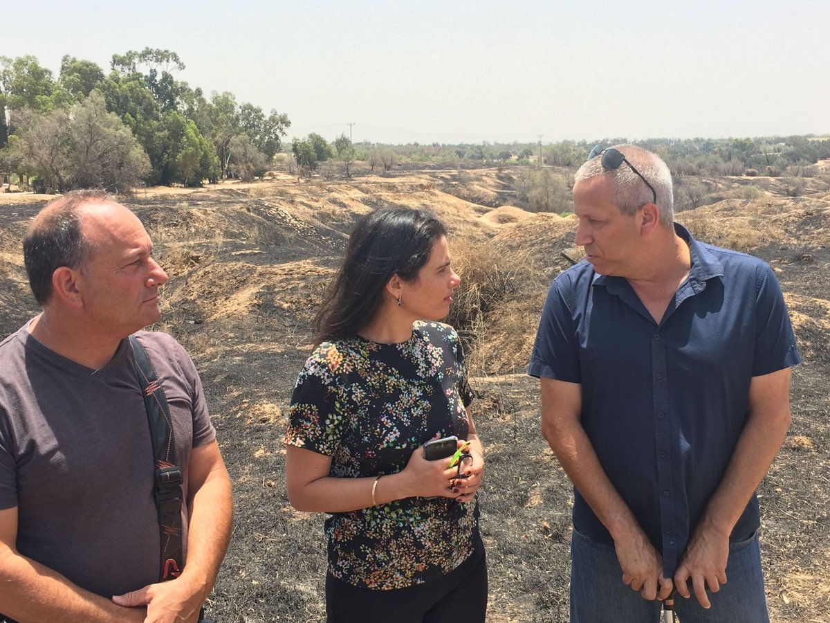 עם נשק שלוף: שקד ביקרה במנהרת טרור