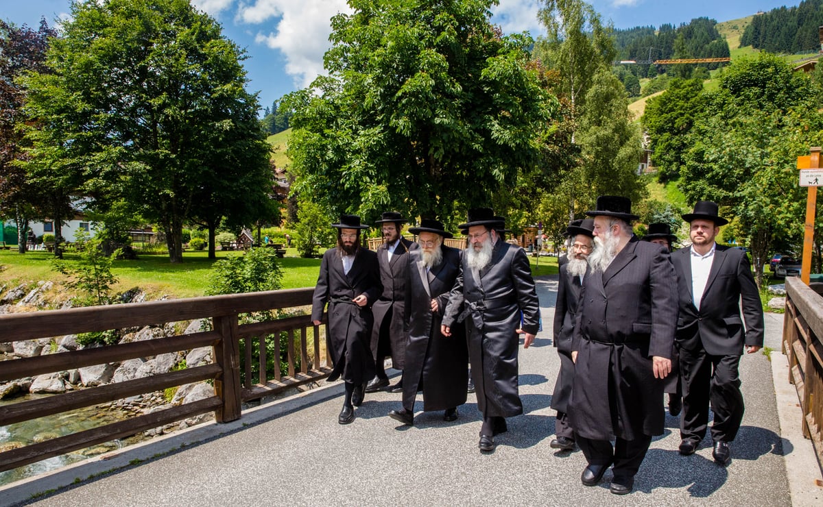 האדמו"רים מתולדות אהרן ונדבורנא באוסטריה. ארכיון