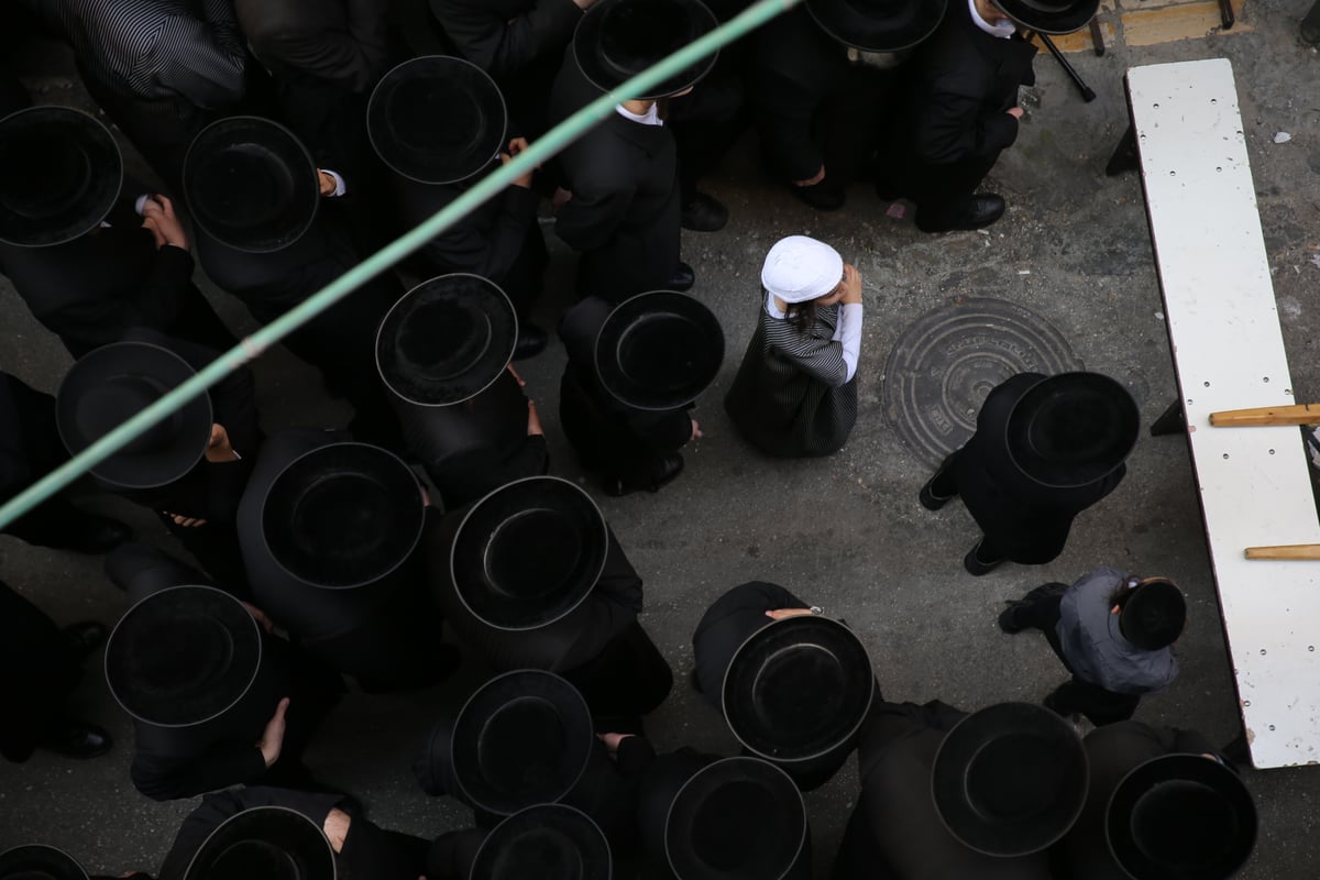 הלווית המנהיג הישיש מנטורי קרתא • גלריה