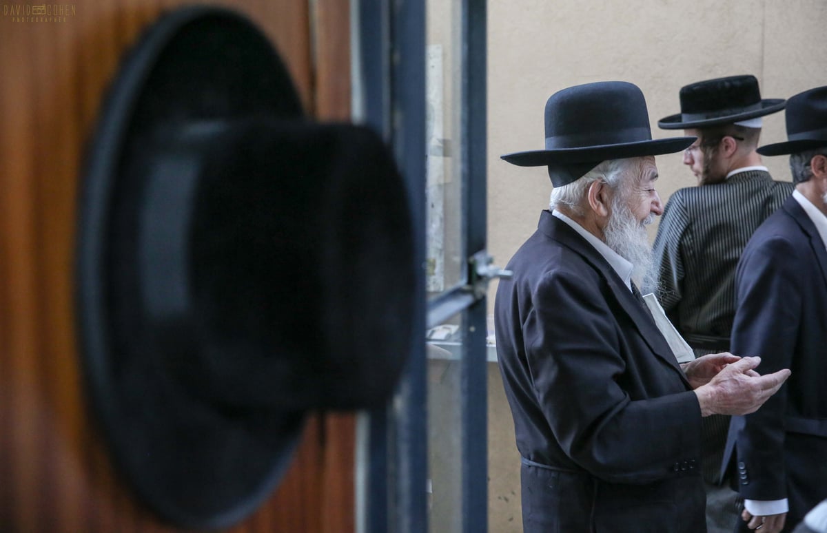 גלריה: ערב ראש חודש אב במירון • צפו