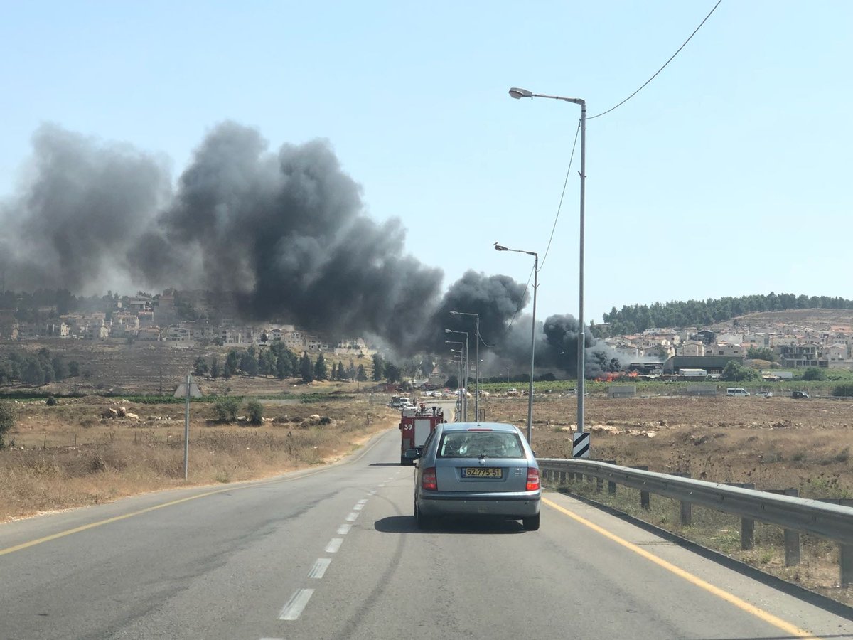 "קרינת חום אדירה": דליקת ענק סמוך לגבעת זאב