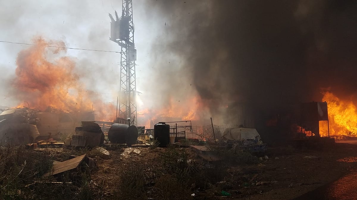 "קרינת חום אדירה": דליקת ענק סמוך לגבעת זאב