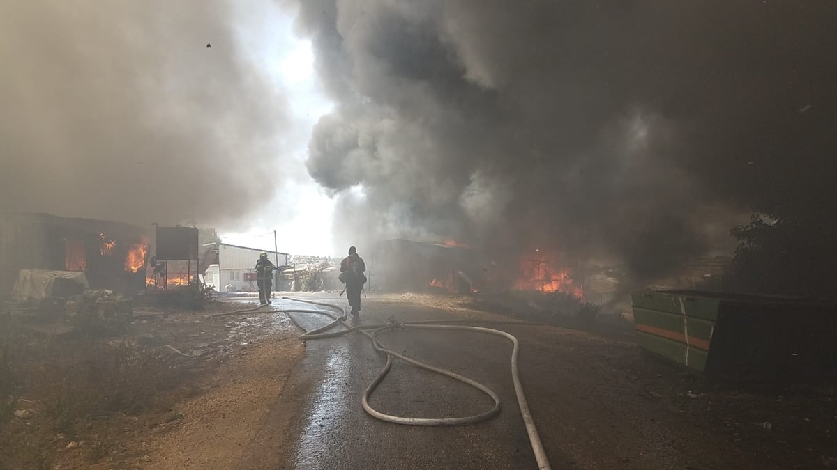 "קרינת חום אדירה": דליקת ענק סמוך לגבעת זאב