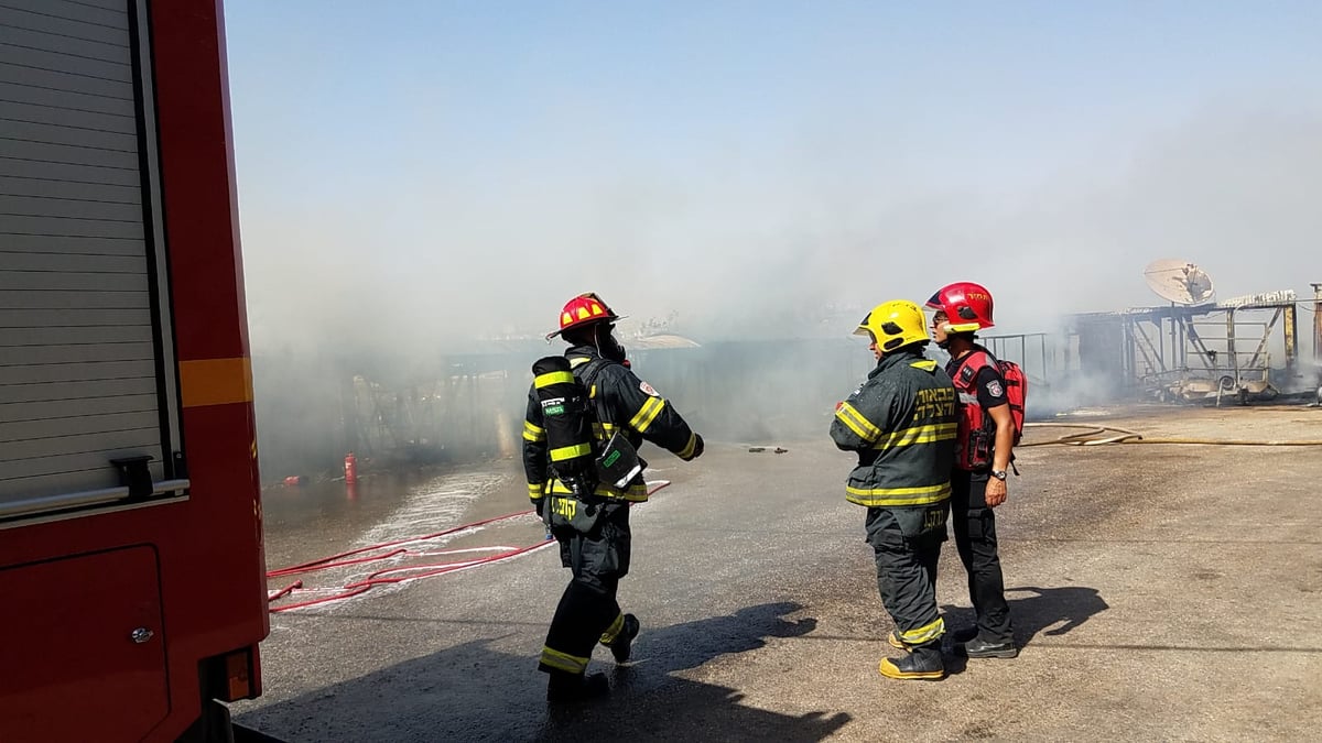 "קרינת חום אדירה": דליקת ענק סמוך לגבעת זאב