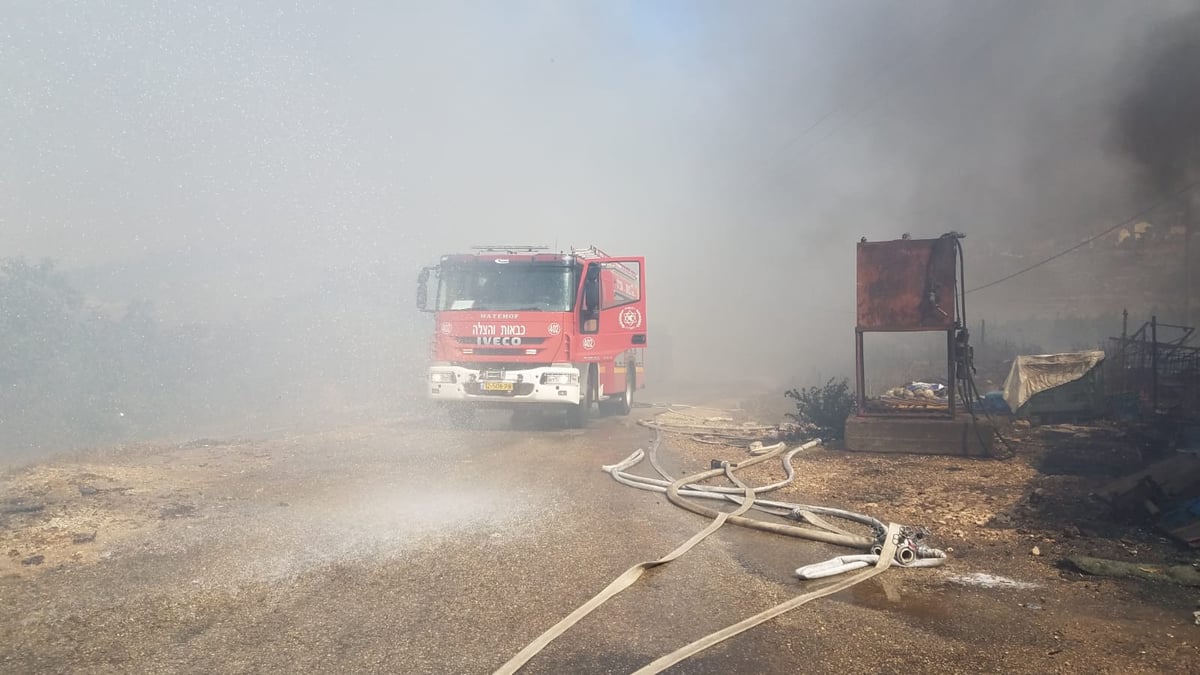 "קרינת חום אדירה": דליקת ענק סמוך לגבעת זאב