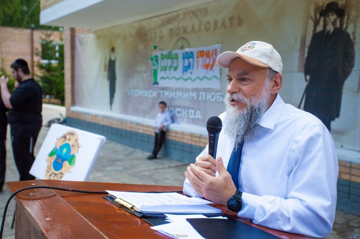 רוסיה: אלפי ילדים חוגגים במחנות הקיץ. צפו