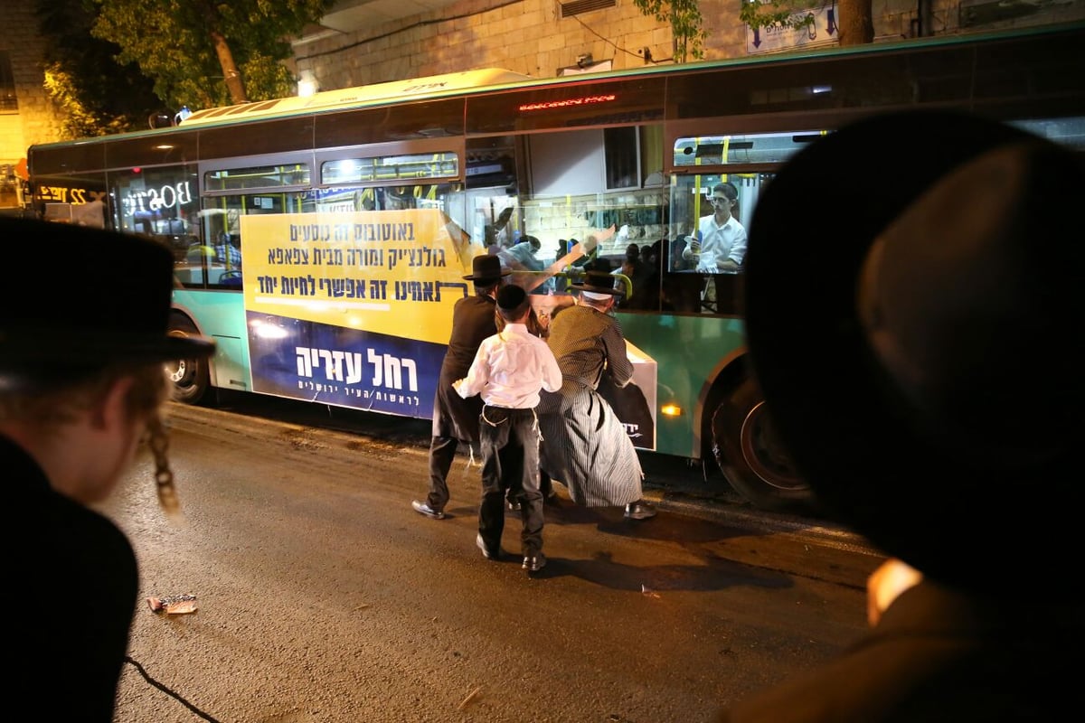 השחתת שלטי עזריה. אילוסטרציה