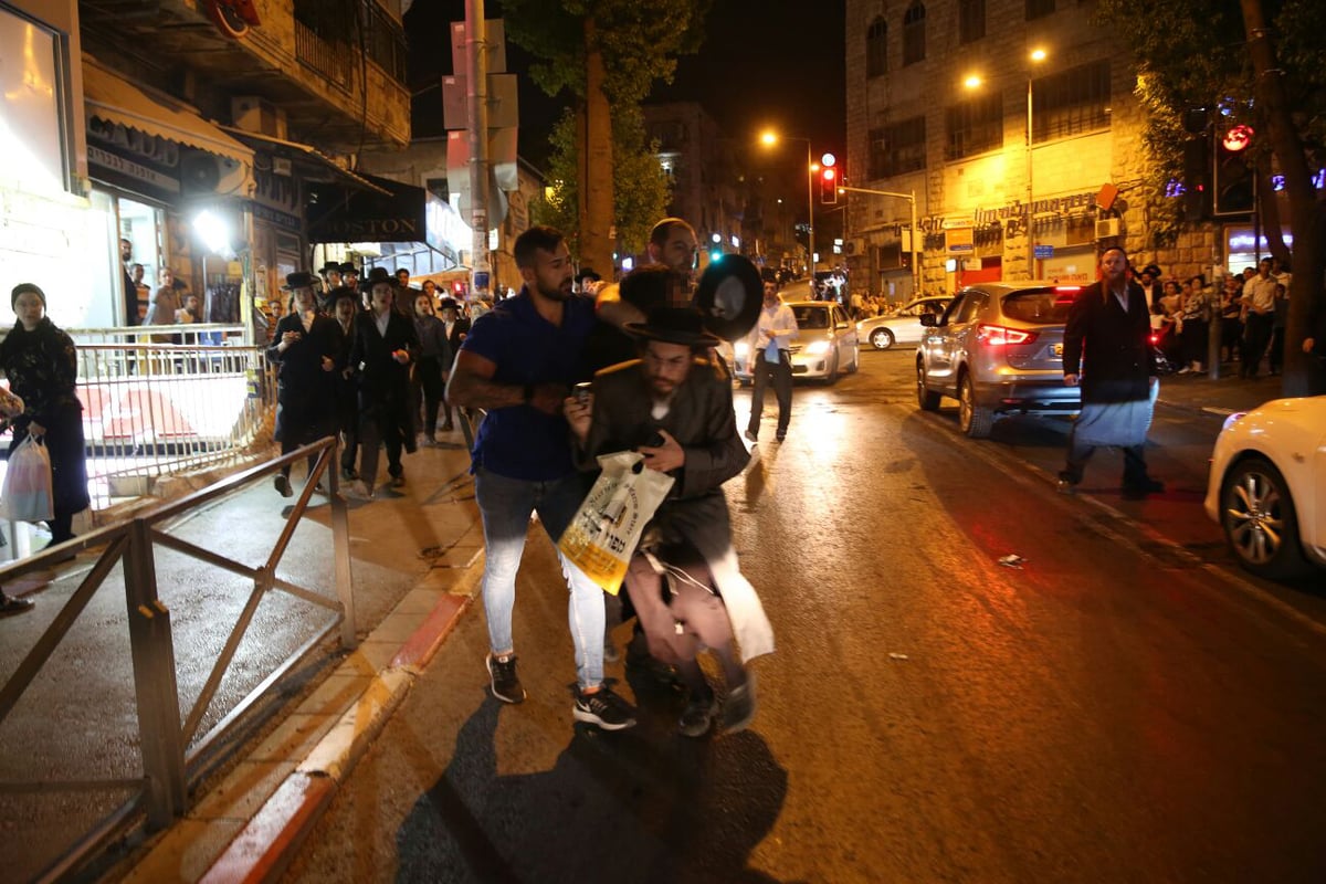 שוב: בלשי המשטרה עצרו בחור חרדי • תיעוד