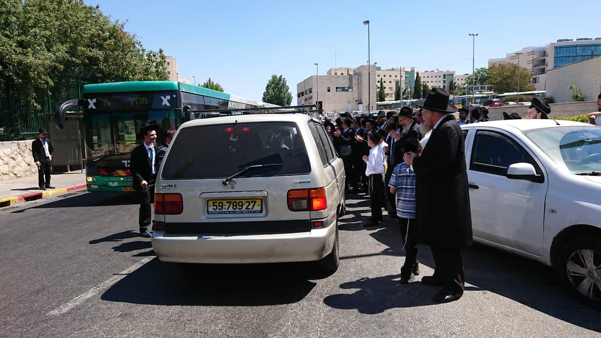 ראש הישיבה התחתן בבית המדרש  • צפו