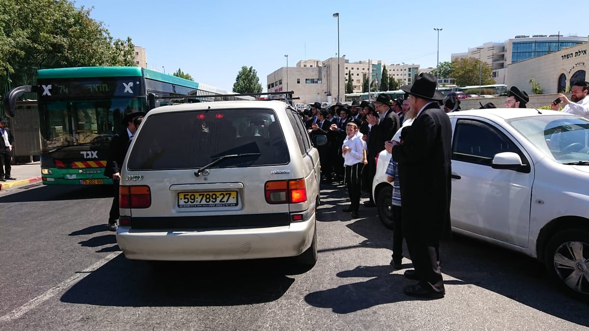 ראש הישיבה התחתן בבית המדרש  • צפו