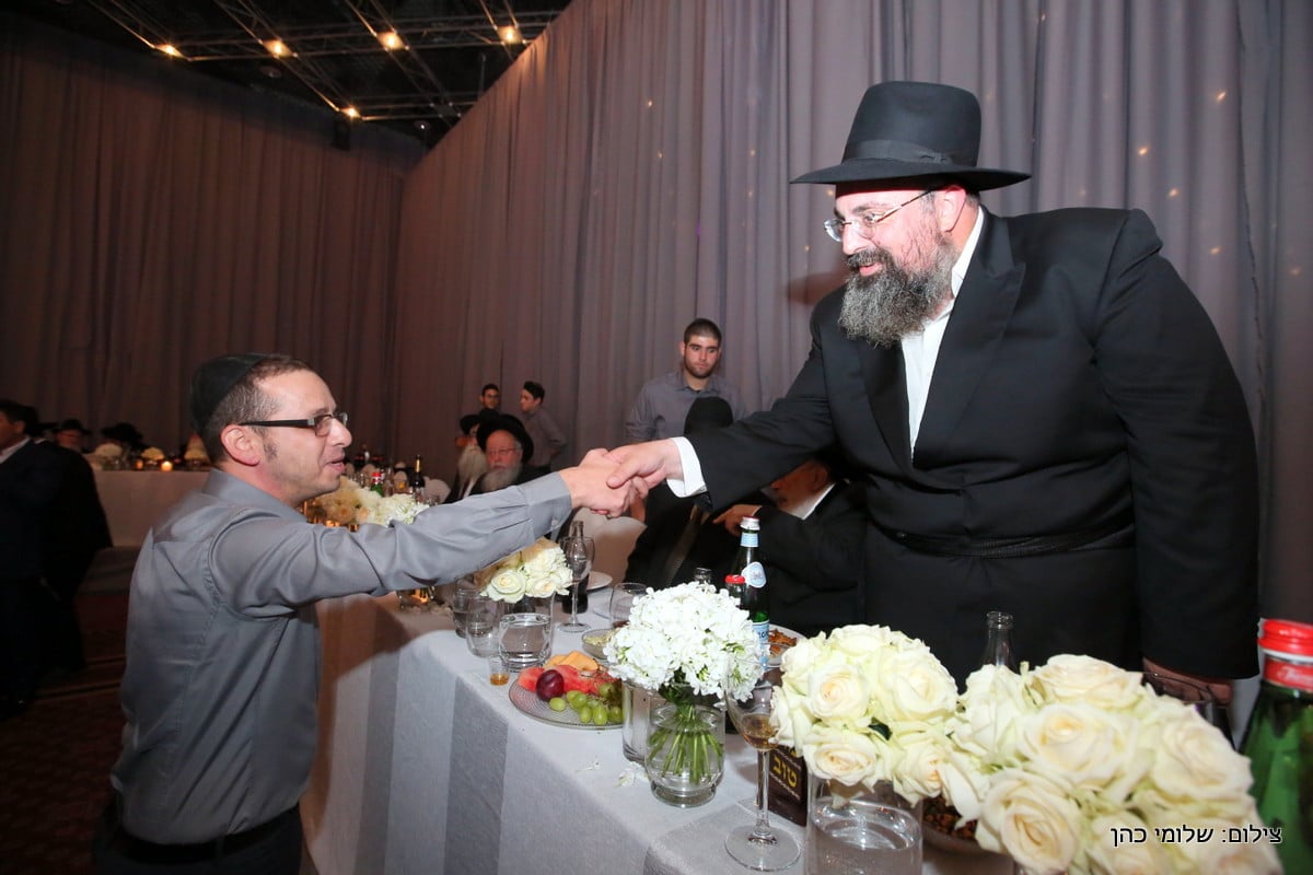 יוסי אליטוב חיתן וכולם התייצבו לברך •  צפו