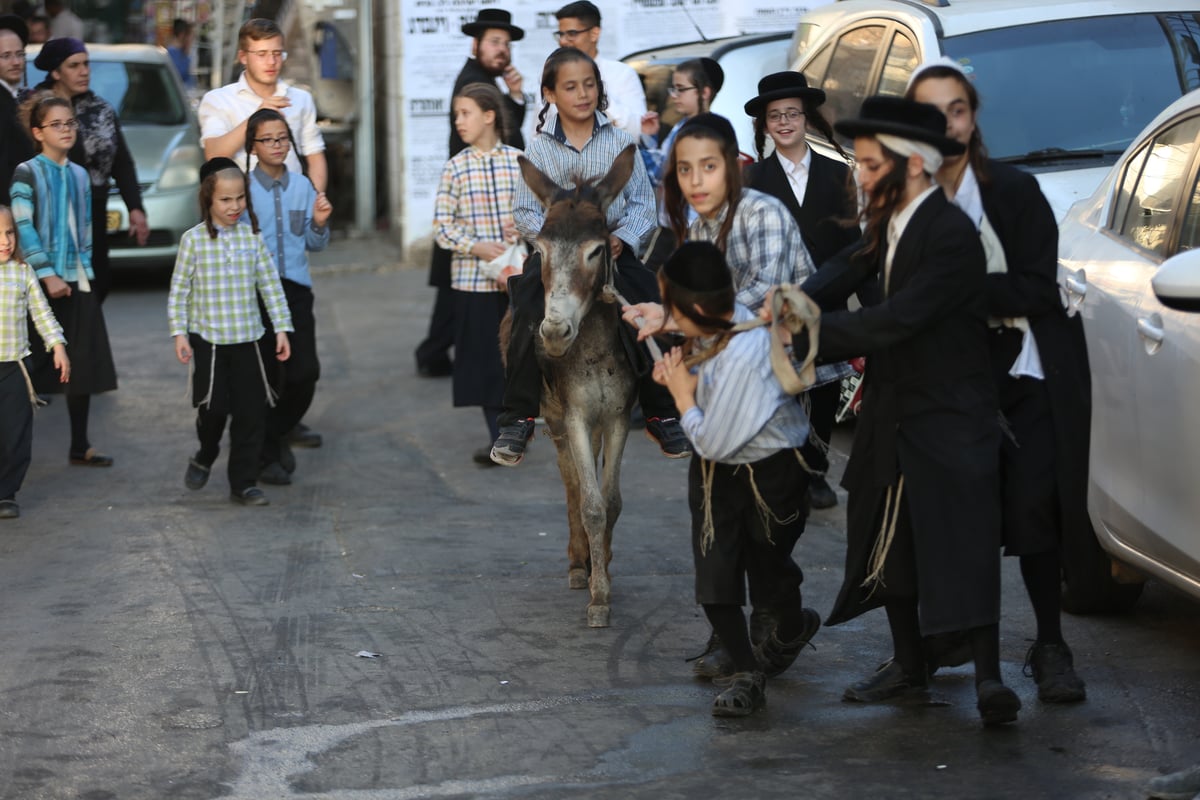 בין הזמנים במאה שערים: תיעוד צבעוני • צפו