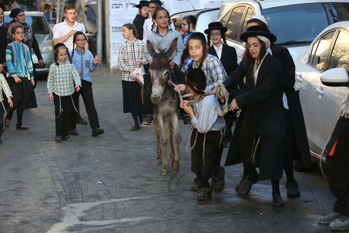 בין הזמנים במאה שערים: תיעוד צבעוני • צפו