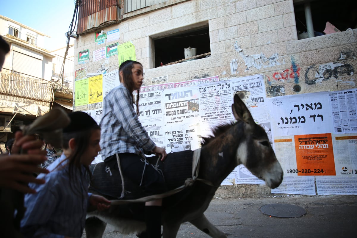 בין הזמנים במאה שערים: תיעוד צבעוני • צפו