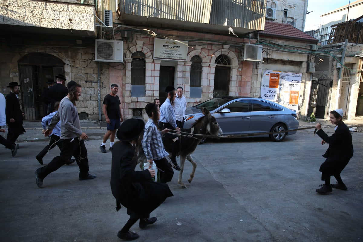 בין הזמנים במאה שערים: תיעוד צבעוני • צפו