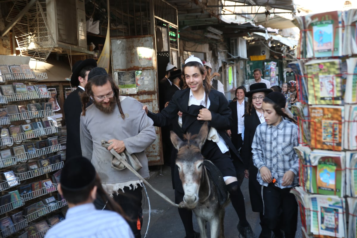 בין הזמנים במאה שערים: תיעוד צבעוני • צפו