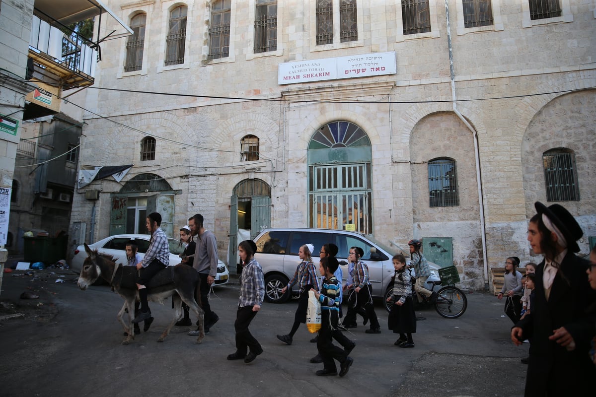 בין הזמנים במאה שערים: תיעוד צבעוני • צפו