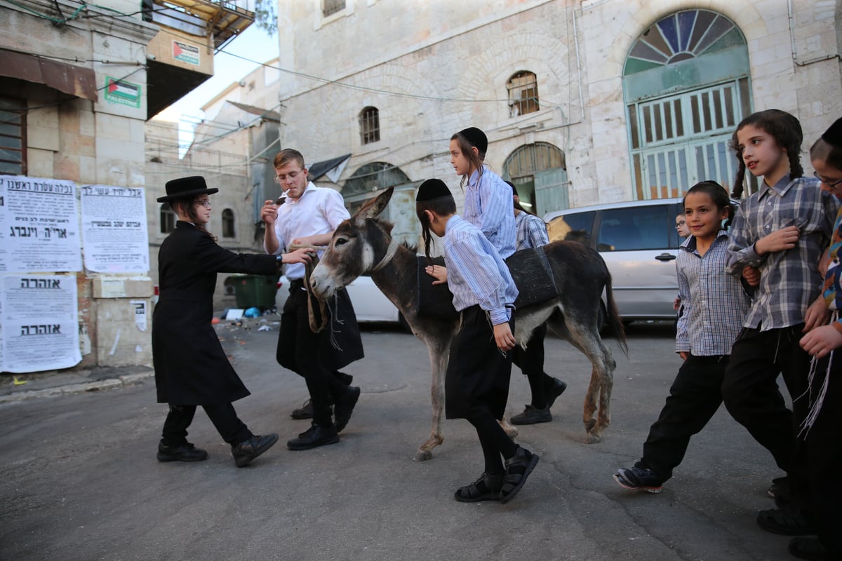 בין הזמנים במאה שערים: תיעוד צבעוני • צפו