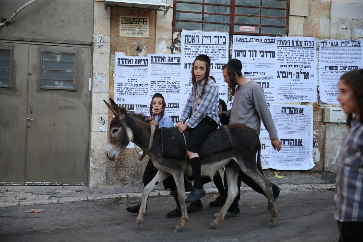 בין הזמנים במאה שערים: תיעוד צבעוני • צפו