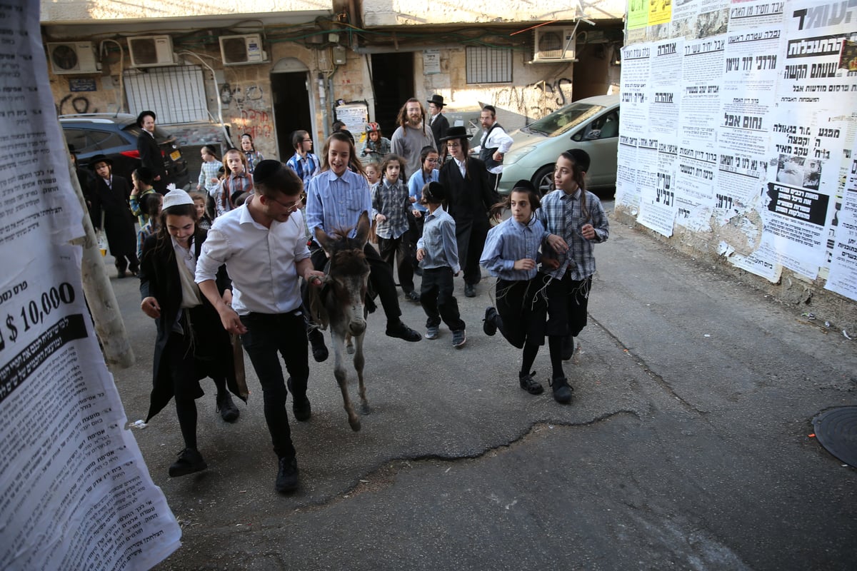 בין הזמנים במאה שערים: תיעוד צבעוני • צפו