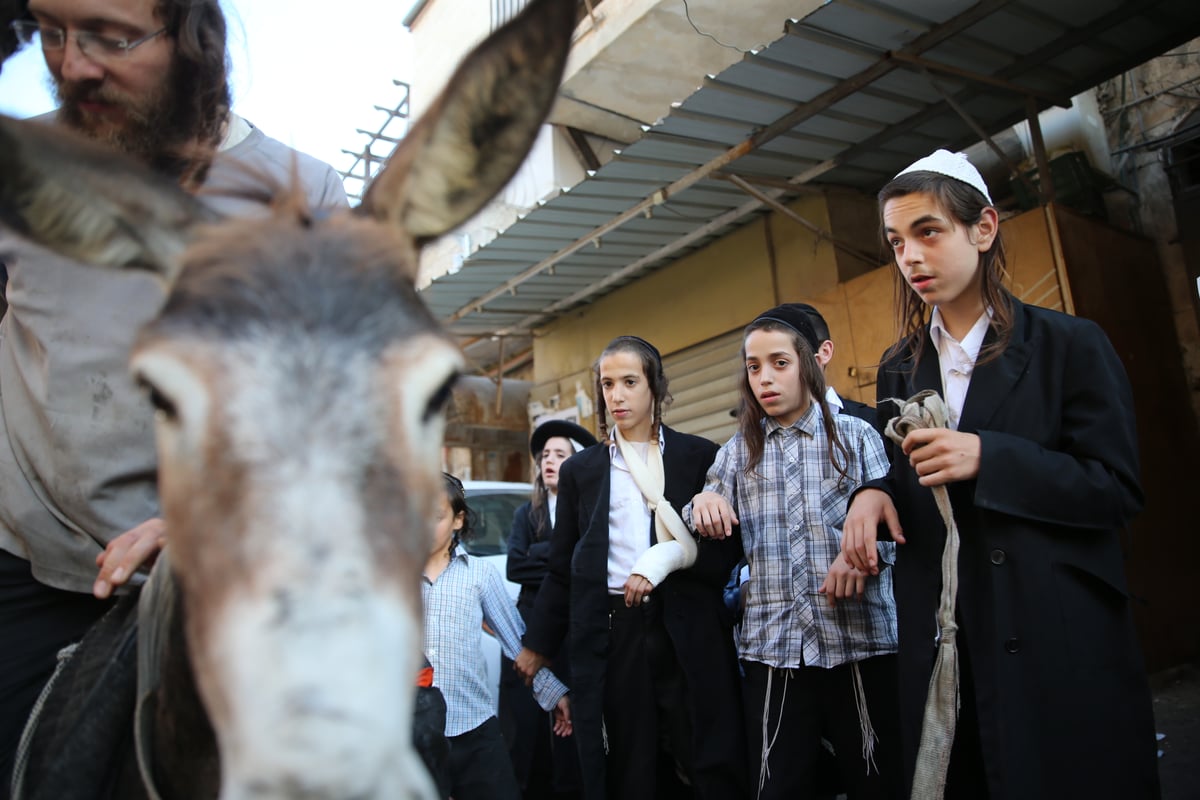 בין הזמנים במאה שערים: תיעוד צבעוני • צפו