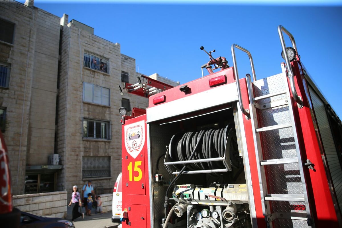 רמת אשכול: הצית את דירתו והסתגר בתוכה