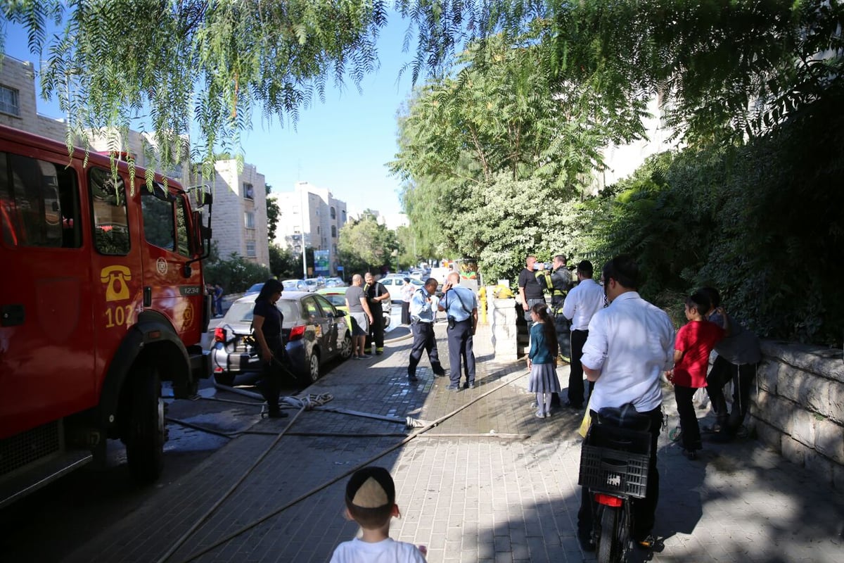 רמת אשכול: הצית את דירתו והסתגר בתוכה