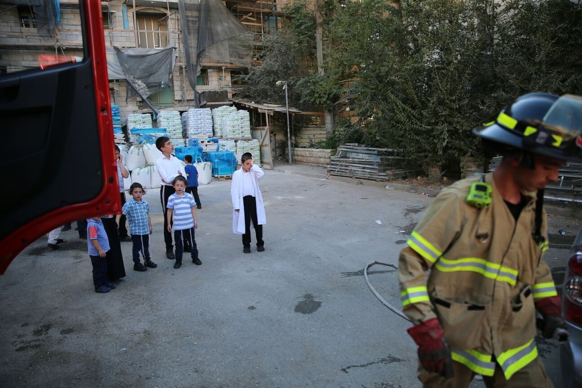 רמת אשכול: הצית את דירתו והסתגר בתוכה