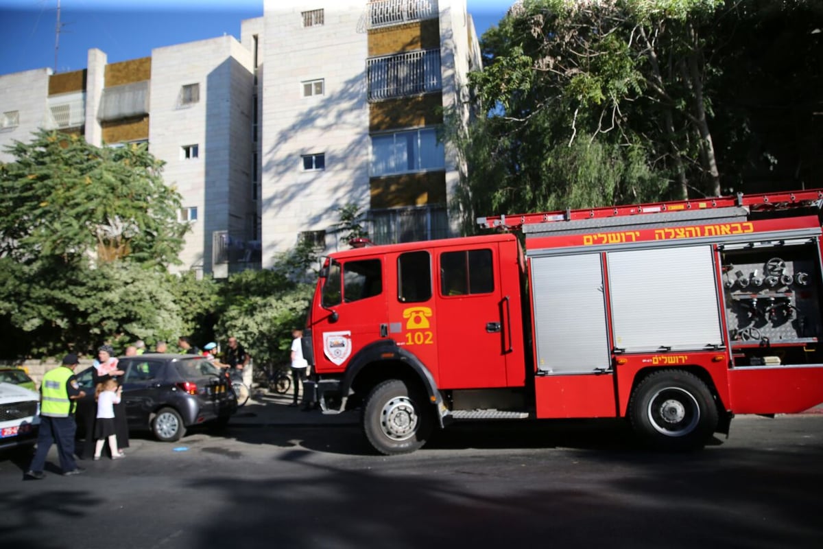 רמת אשכול: הצית את דירתו והסתגר בתוכה