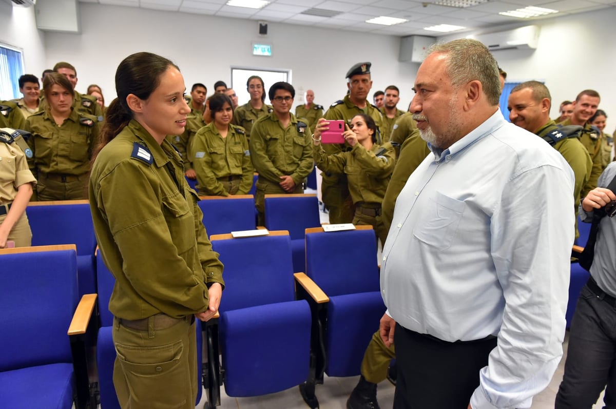 ליברמן: חמאס שולח ילדים קטנים עם בלוני תבערה